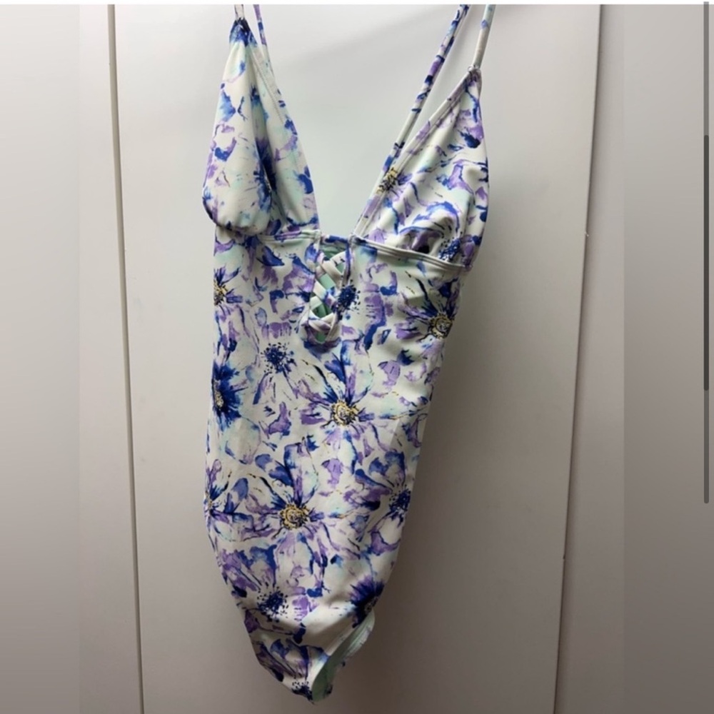 ADORE ME Floral One-Piece Swimsuit - Picture 4 of 6